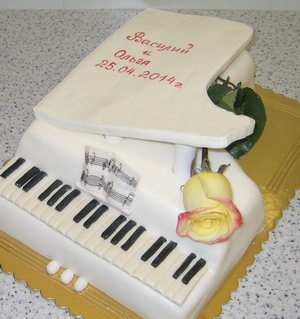 Cвадебный Торт белый рояль с розой